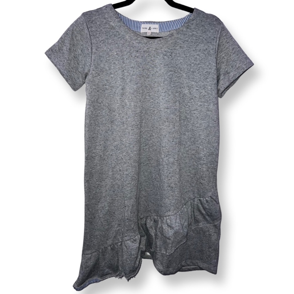𝐓𝐇𝐘𝐌𝐄 & 𝐇𝐎𝐍𝐄𝐘 | GRAY SHORT SLEEVE FLOWY DRESS